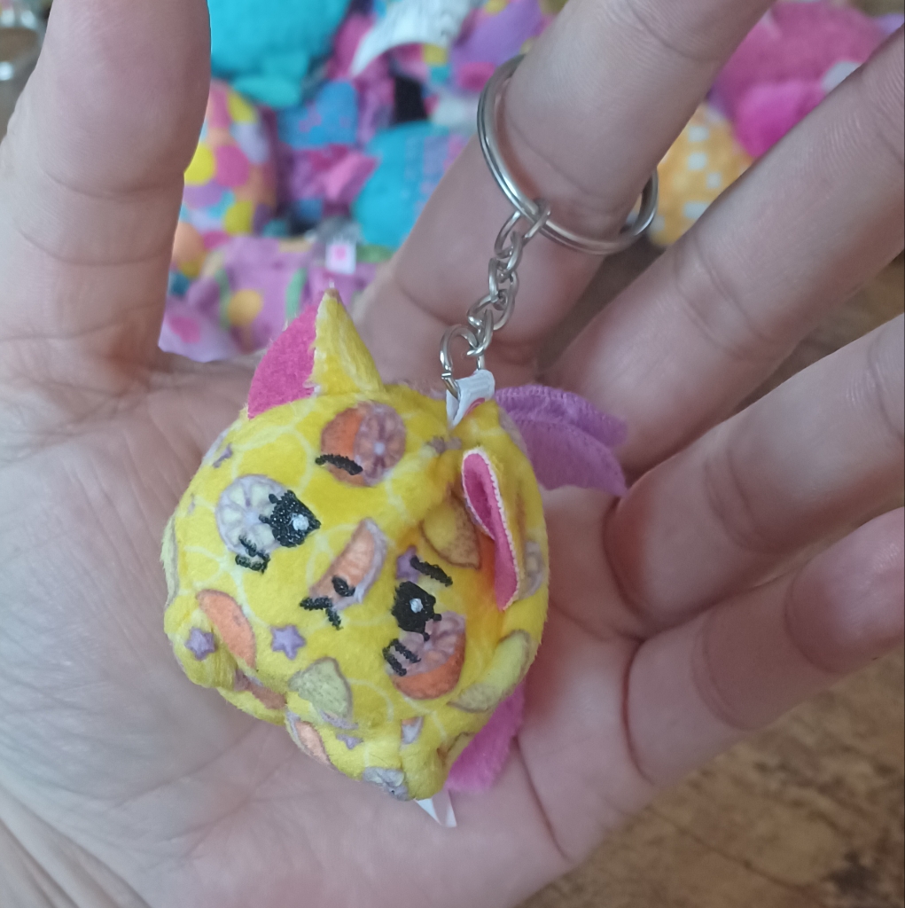 Pikmi Pops Surprise Scented Plushie Beanie Keychain